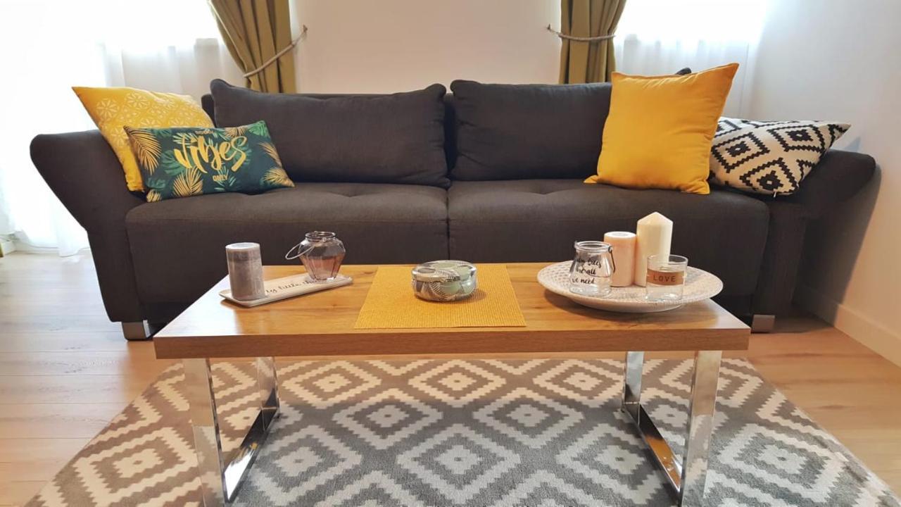 Elias Central Apartment - 2 Bedrooms & Free Parking オラデア エクステリア 写真