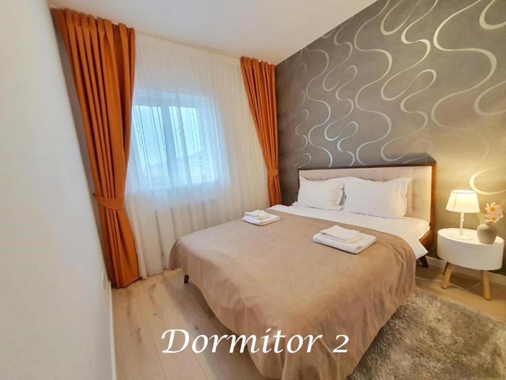 Elias Central Apartment - 2 Bedrooms & Free Parking オラデア エクステリア 写真